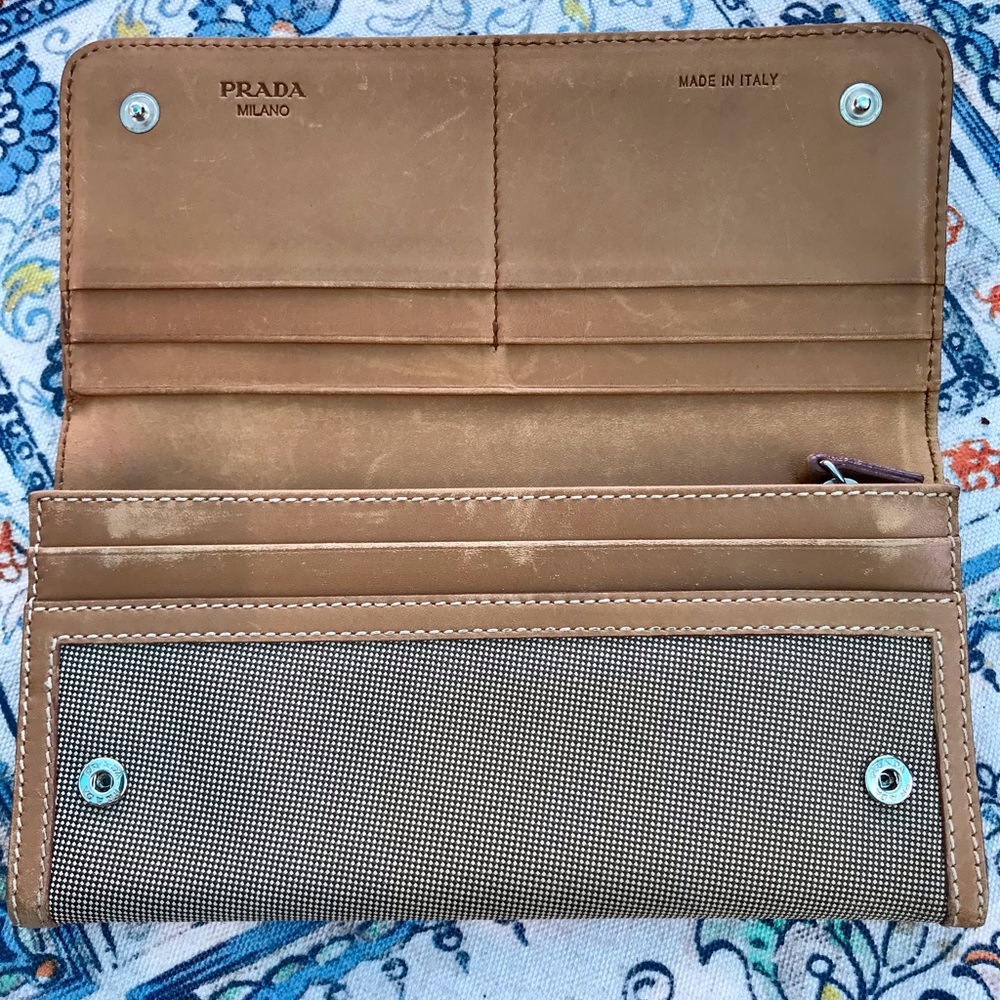 Prada wallet. - Picture 4 of 12